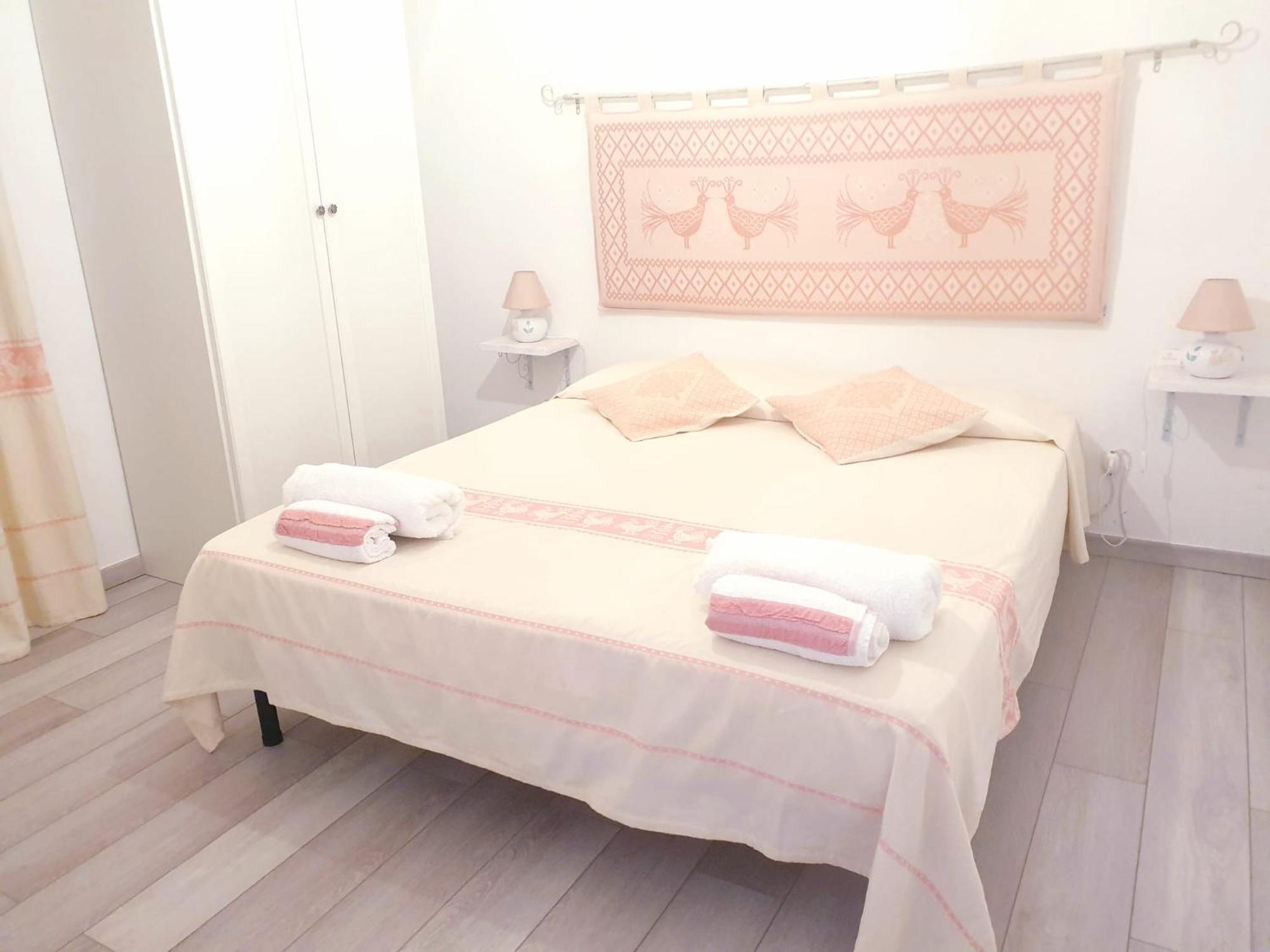 I Ogliastra Iun Q4332 Rosa Бари-Сардо
